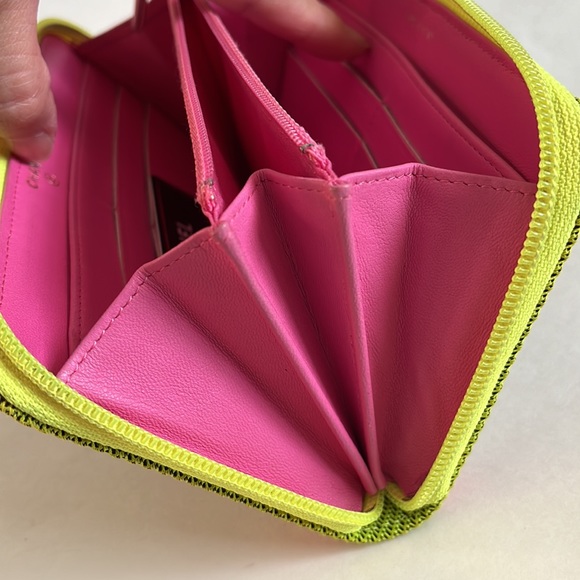 Ltd Edt Chanel Boy Fluo Zip Wallet - SS16 collection - Picture 10 of 12